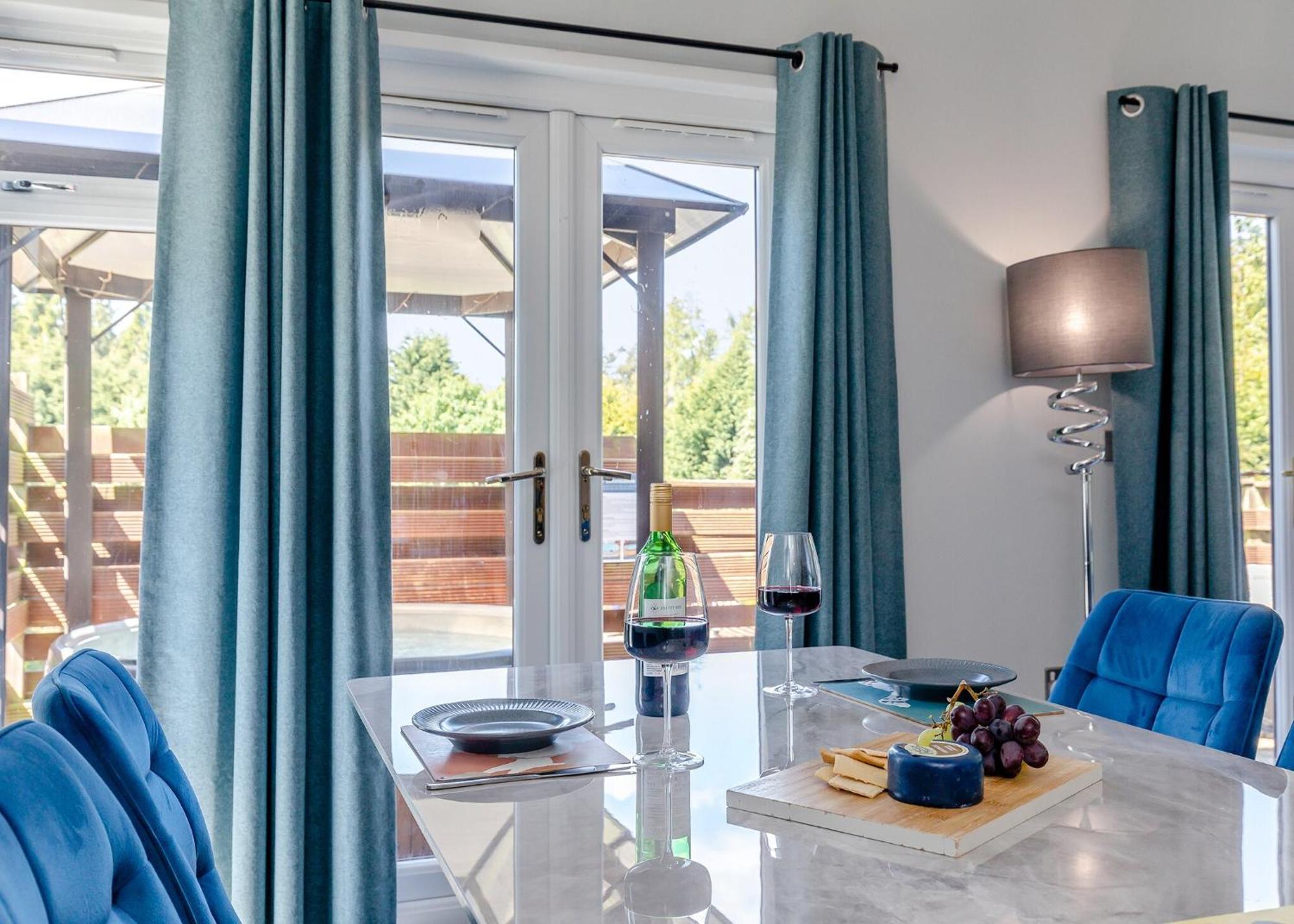 Longnor Wood Holiday Park Εξωτερικό φωτογραφία